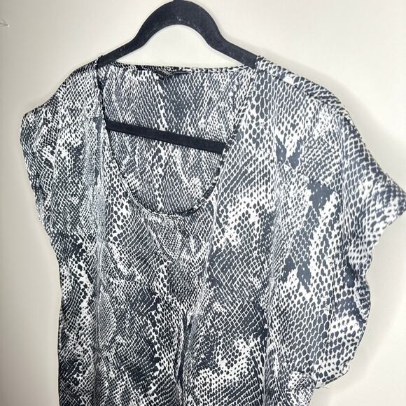 Express Snake Print Satin Cap Sleeve Top Size Large Blouse Stretch Animal Print - Picture 4 of 6